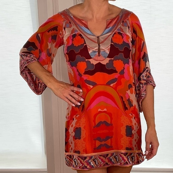 DVF vibrant fun mini dress. Sheer sleeves. - Picture 3 of 11